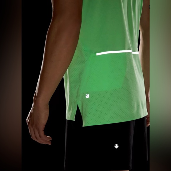✨Host Pick ✨ Lululemon Men’s Lightweight Trail Running Tank Top - Picture 4 of 12
